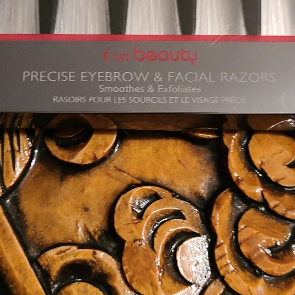 Eyebrow & Facial Razors - Picture 5 of 5